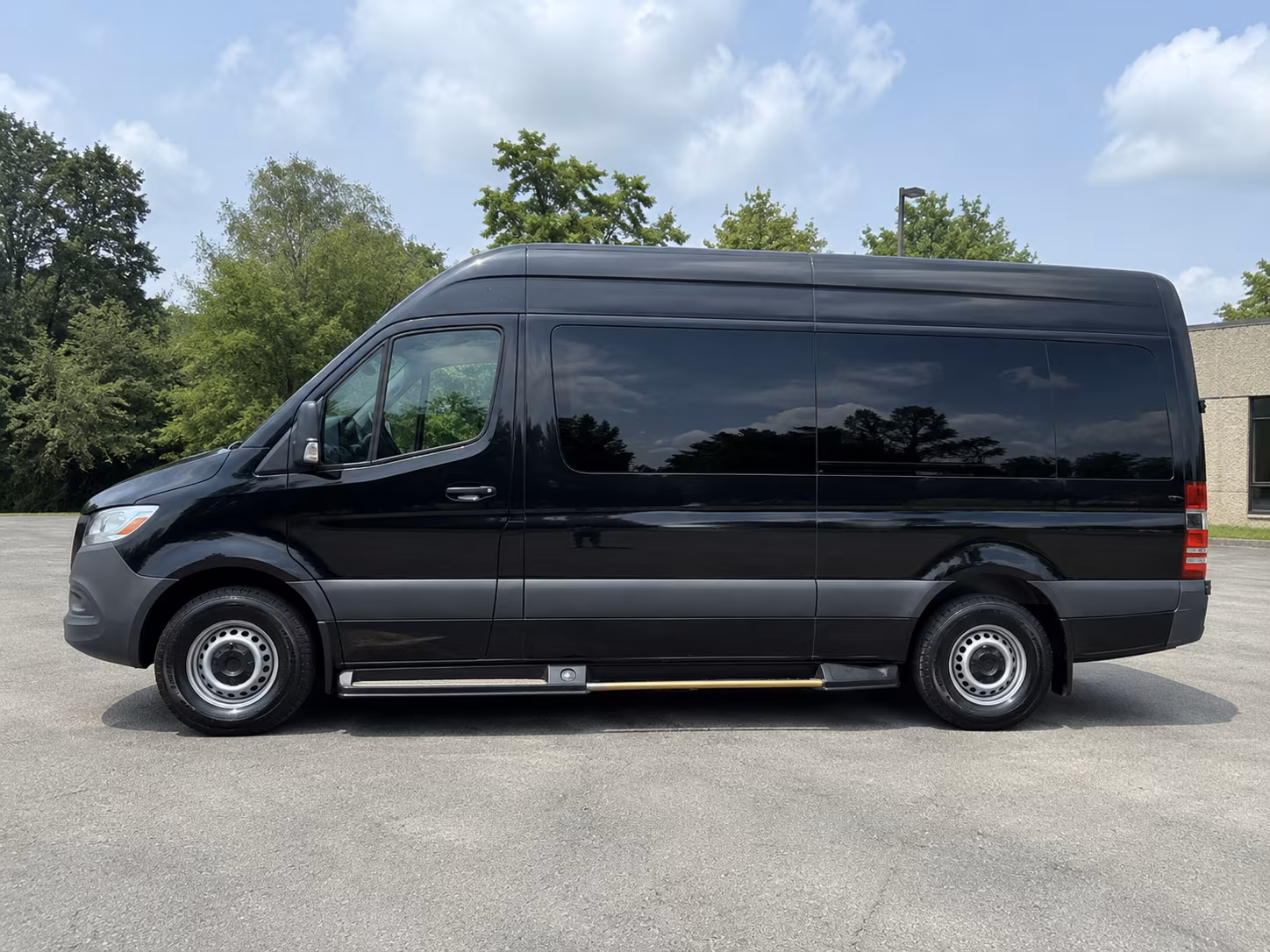 find the perfect transportation for your next airport transfer 4