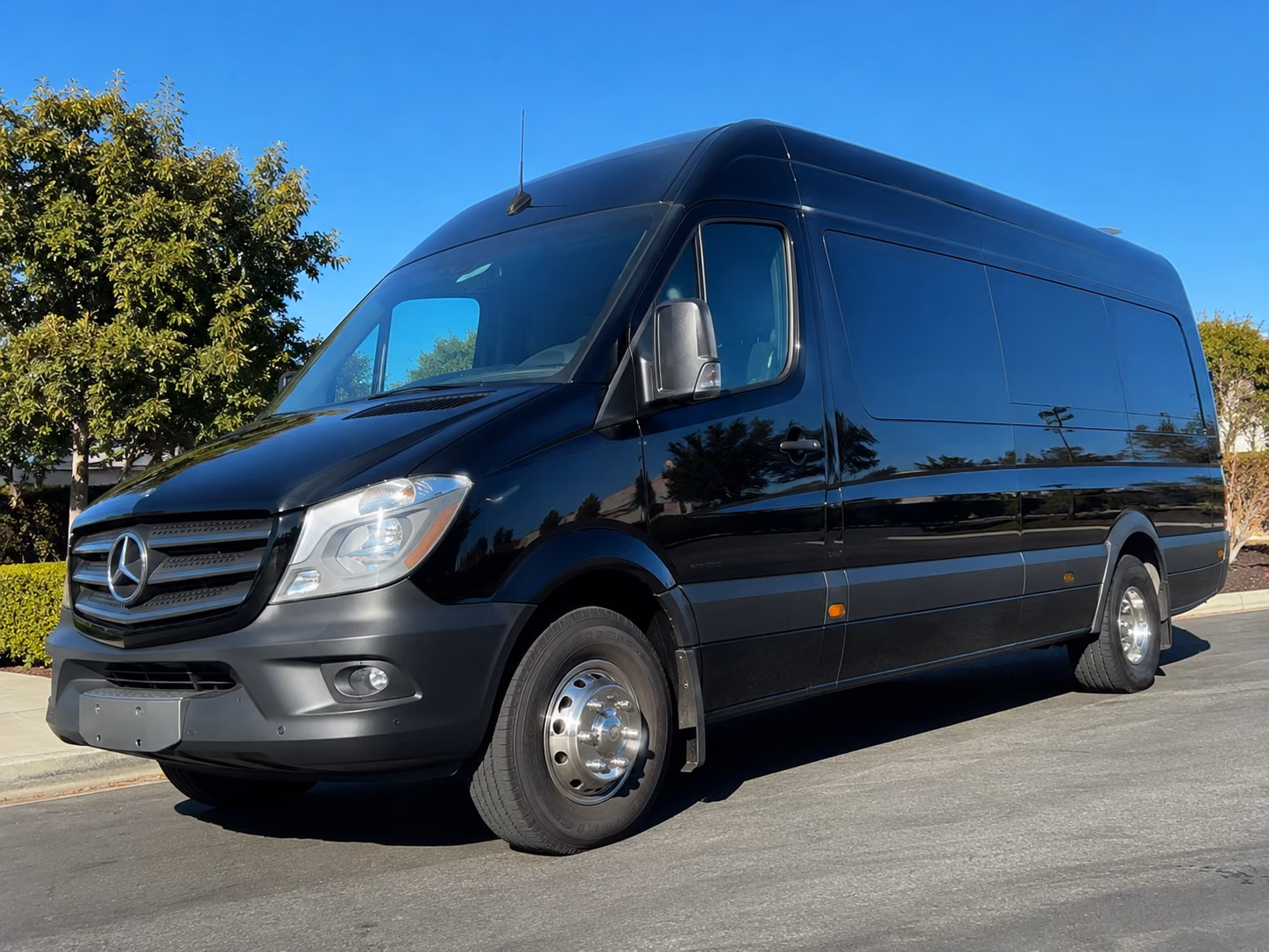 find the perfect transportation for your next airport transfer 5
